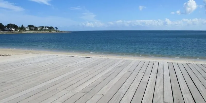 Durable details protect the coastal setting